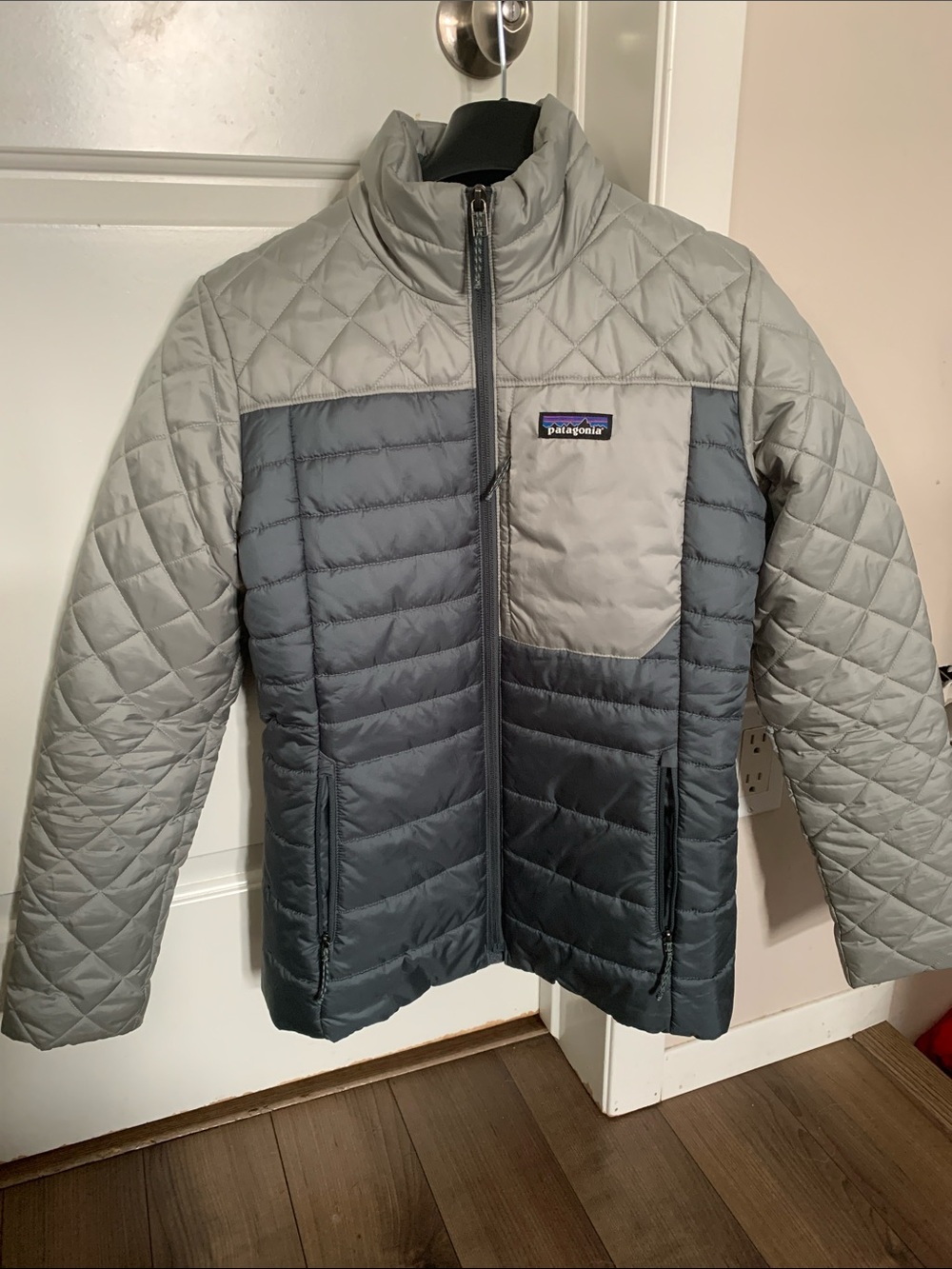 Patagonia Two-Tone Quilted Puffer Jacket - Light Gray & Slate Blue